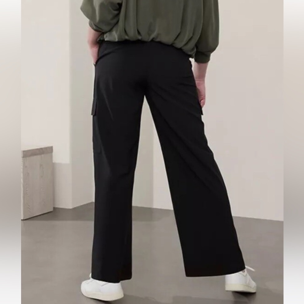 Athleta Brooklyn Heights cargo pants, size 6 - Picture 2 of 9